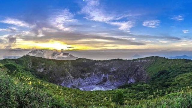 Wisata Gunung Mahawu