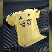 jersey ketiga Arsenal 2026/27