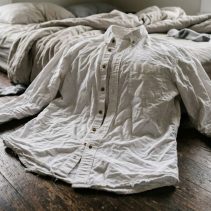 cara merapikan baju kusut tanpa setrika