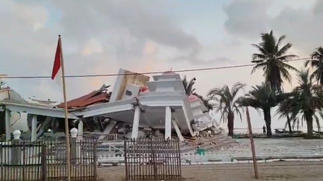 Korban Gempa M7,7 NTT