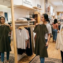 memilih outfit sesuai bentuk tubuh