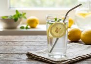 air lemon luruhkan lemak perut