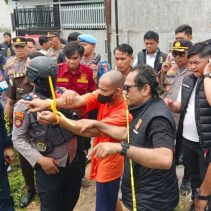 Rekonstruksi Pembunuhan Satu Keluarga
