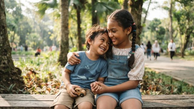 Dampak Anak Sulung Mengurus Adik