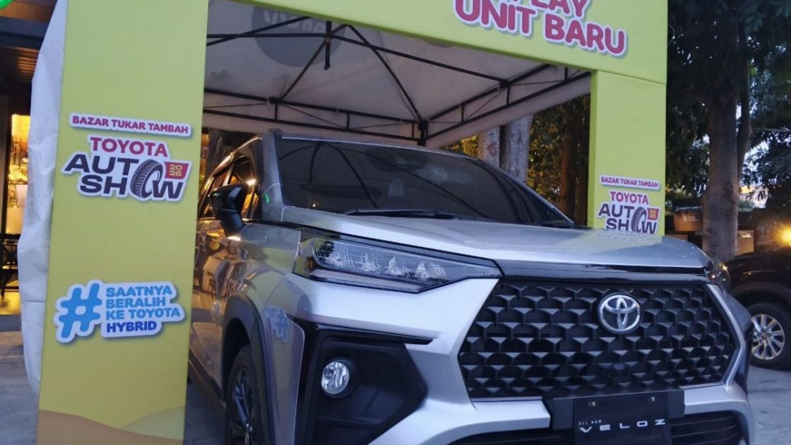mobil hybrid Toyota