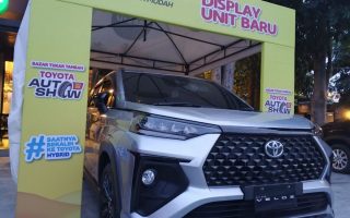 mobil hybrid Toyota